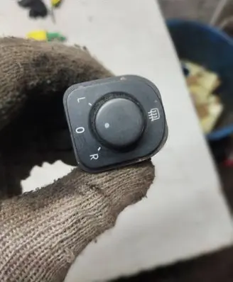 Volkswagen Golf V Wing mirror switch 1K0959565H