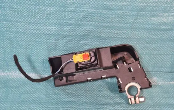 Audi A4 S4 B8 8K Battery relay fuse 4F0915519 130509