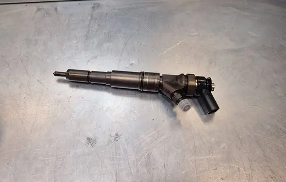 BMW 3 E90 E91 Fuel injector 0445110216