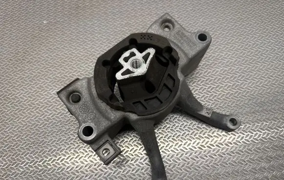 BMW 5 G30 G31 G38 Gearbox mount 22549810 6862575
