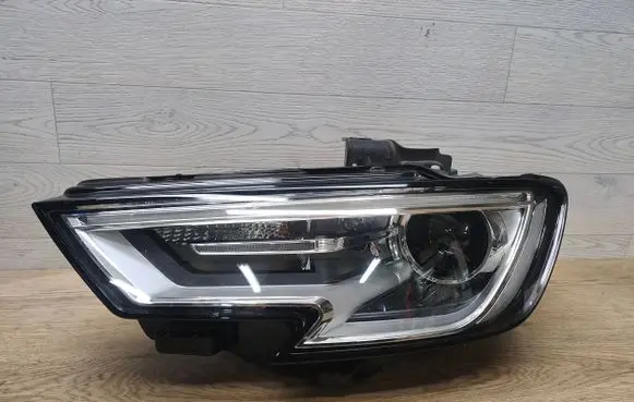 Audi A3 S3 8V Headlight/headlamp 8V0941005E