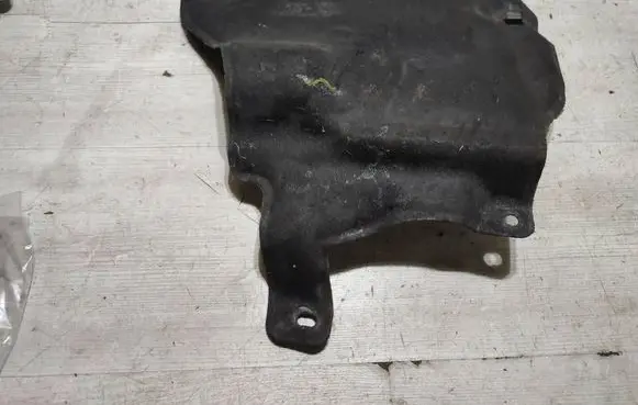 Peugeot 308 Heat shield in engine bay 