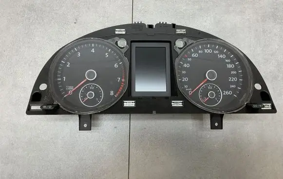 Volkswagen PASSAT B7 Speedometer (instrument cluster) 3AA920870K