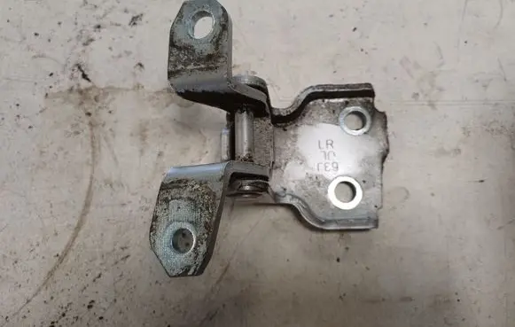 Suzuki Swift I Front door lower hinge 