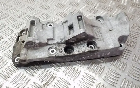 BMW 3 E90 E91 Generator/alternator bracket 8506863