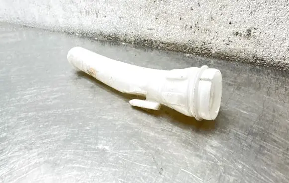 Opel Astra H Window washer liquid tank fill tube 401140137