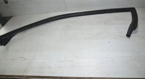 Volkswagen Scirocco Rubber seal front coupe door window 