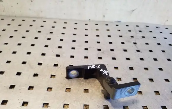 Volkswagen Touareg I Front door upper hinge