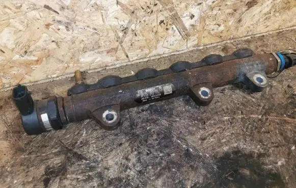 Renault Trafic II (X83) Fuel main line pipe H82426550 052192L3 0281002753