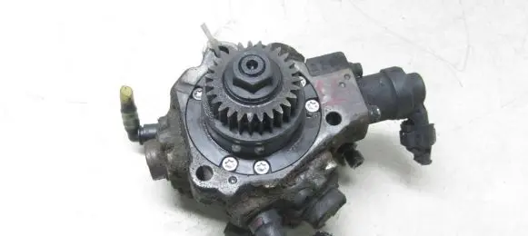 Renault Trafic III (X82) Fuel injection high pressure pump 0445010404