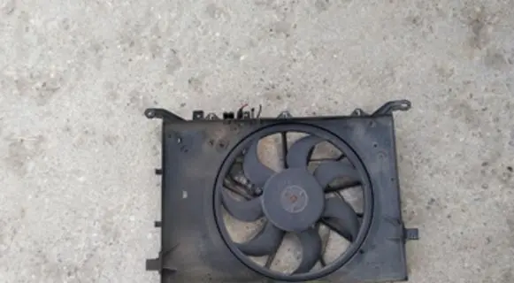 Radiator cooling fan shroud