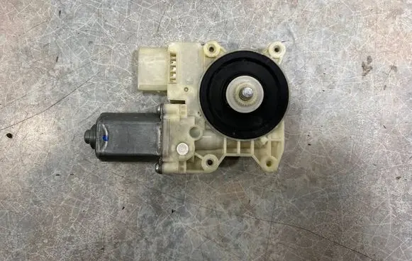 BMW i3 Front door window regulator motor 7332800