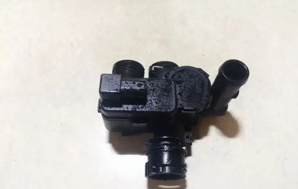 Mercedes-Benz E W211 Coolant heater control valve 2118328584