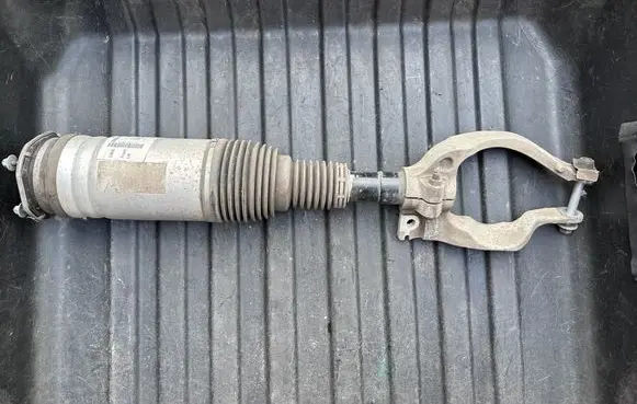 Land Rover Discovery 5 Front shock absorber/damper HY323C286BC CPLA3463AC E4BB5Z036A04