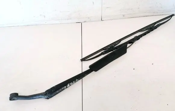Front wiper blade arm