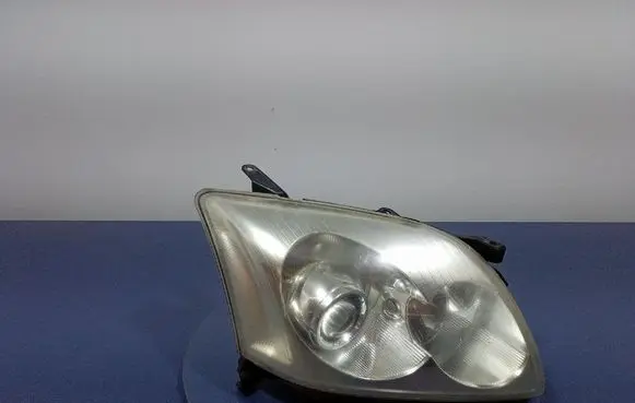 Toyota Avensis Verso Headlight/headlamp 05-44
