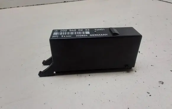 Mercedes-Benz C W203 Other control units/modules 2025420232 94M01 332824