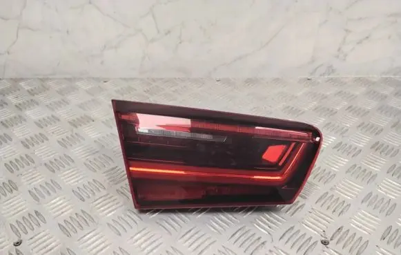 Tailgate rear/tail lights