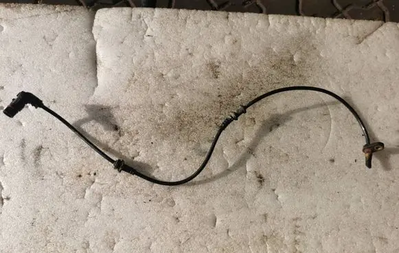 Mercedes-Benz B W245 ABS brake wheel speed sensor A1695400417