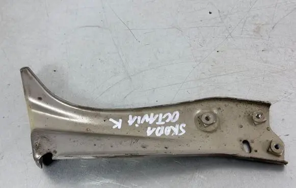 Skoda Octavia Mk3 (5E) Fender mounting bracket 5E0821141A