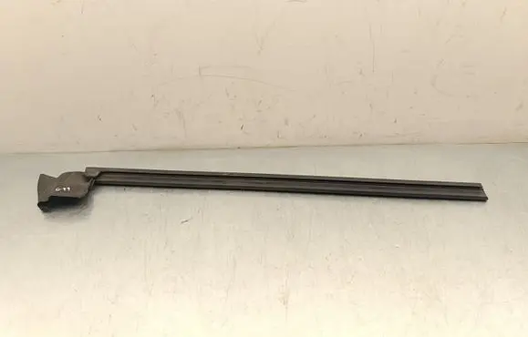 Tesla Model Y Juniper Rubber seal front door window/glass 150006200H