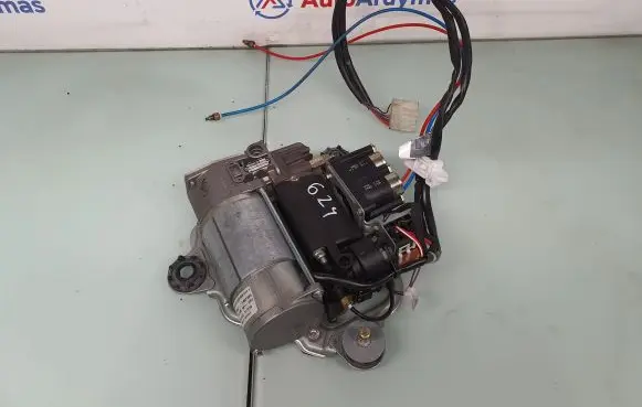BMW X5 E53 Air suspension compressor/pump 6787616 37226787616 1082099