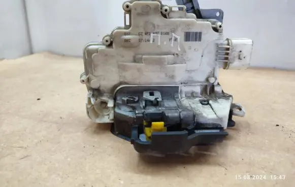 Audi A3 S3 A3 Sportback 8P Front door lock 4F2837016B