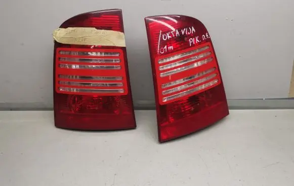 Skoda Octavia Mk1 (1U) Rear/tail lights set 1U9945096A 1U9945095A