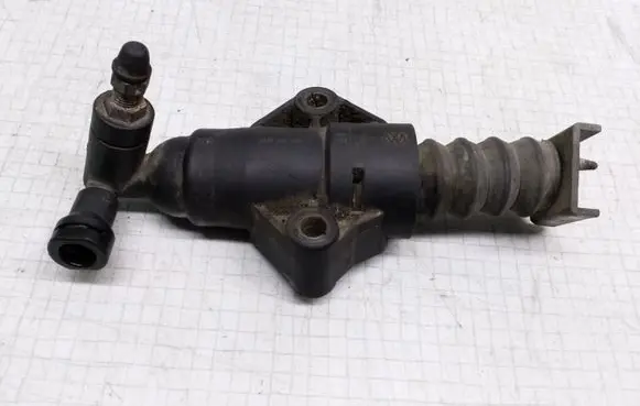 Volkswagen Golf IV Clutch master cylinder 1J0721261F