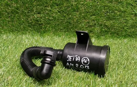Active carbon filter fuel vapour canister