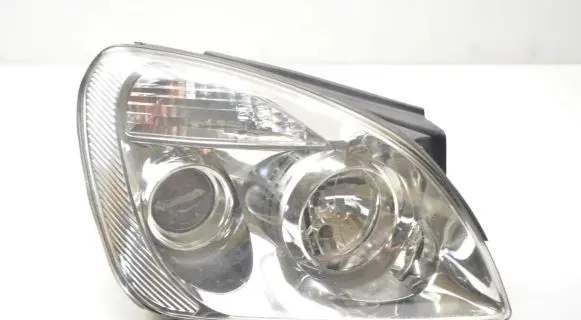 KIA Carens II Headlight/headlamp 921021D0