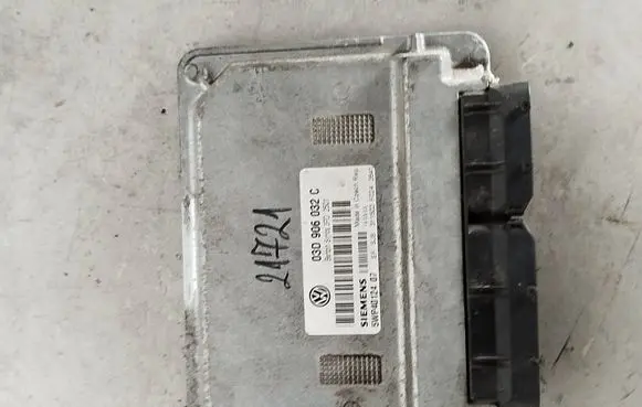 Volkswagen PASSAT B6 Engine control unit/module 03d906032c