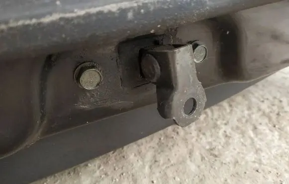 Chevrolet Captiva Rear door check strap stopper
