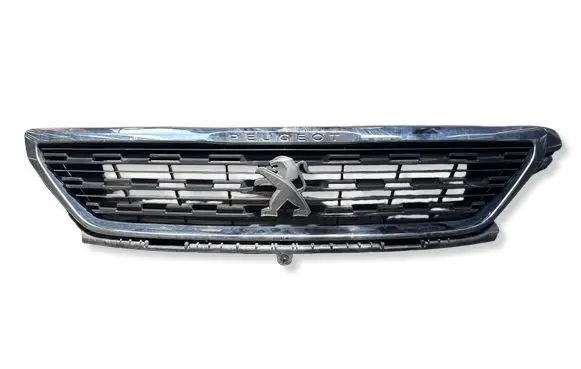 Peugeot 308 Front bumper upper radiator grill AA38247938