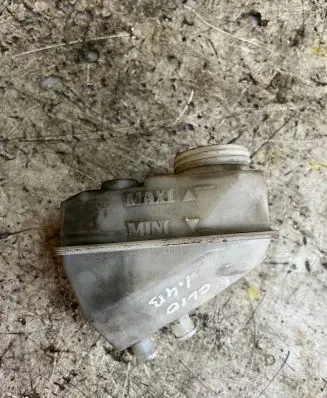Brake fluid reservoir
