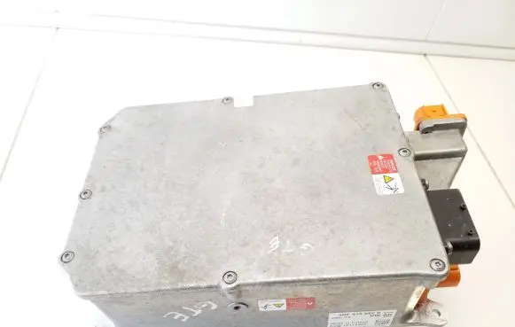 Voltage converter inverter