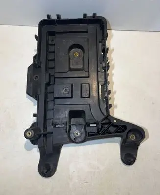 Volkswagen PASSAT CC Battery tray 1K0915333