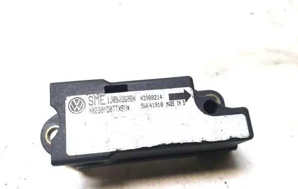 Volkswagen PASSAT B5 Airbag deployment crash/impact sensor IJ0909606N