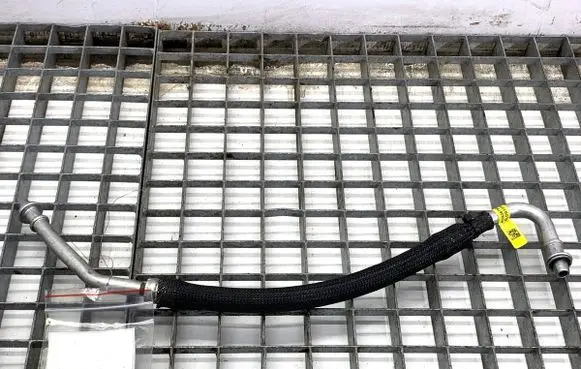 Tesla Model Y Air conditioning (A/C) pipe/hose 162670000E