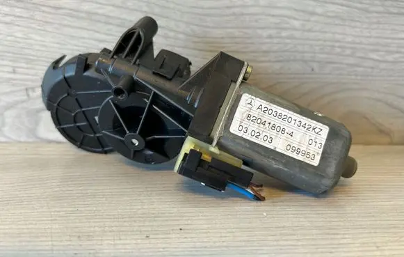 Mercedes-Benz E W211 Seat adjustment motor A2038201342