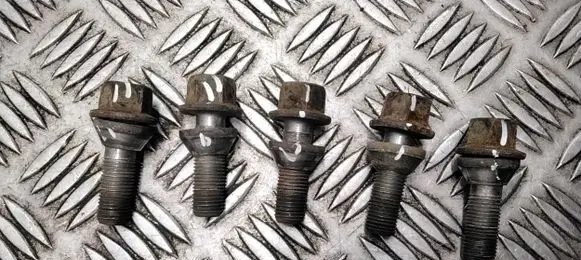 Volvo V70 Nuts/bolts 