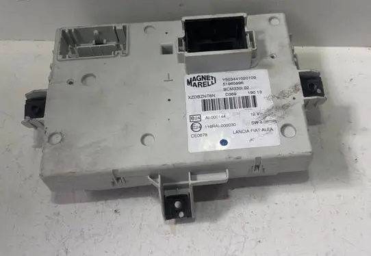 Fiat 500 Fuse module 51965996