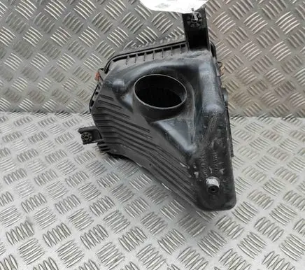 Suzuki Grand Vitara II Air filter box 1370078K00