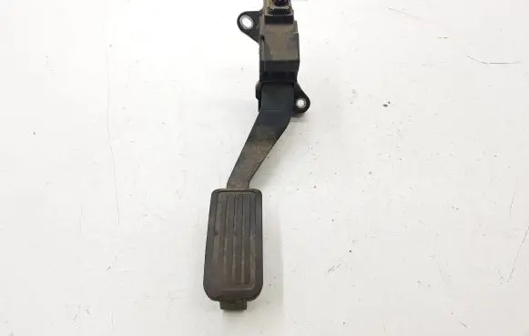Toyota Yaris Accelerator throttle pedal 781100D010