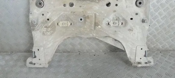 Renault Clio III Front axle beam 
