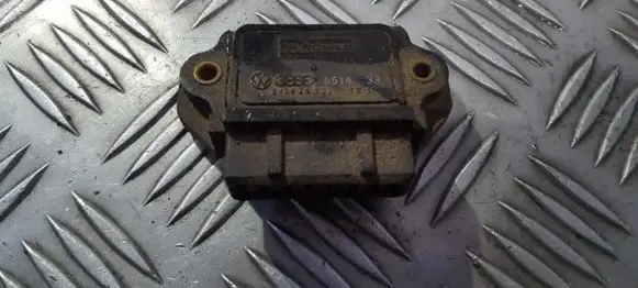 Volkswagen Golf II Ignition amplifier control unit 211905351
