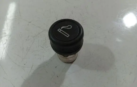 Nissan Almera Tino Cigarette lighter 