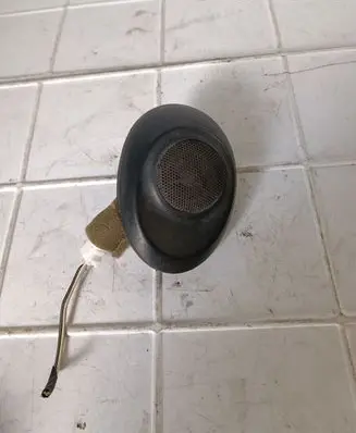 Front door high frequency speaker