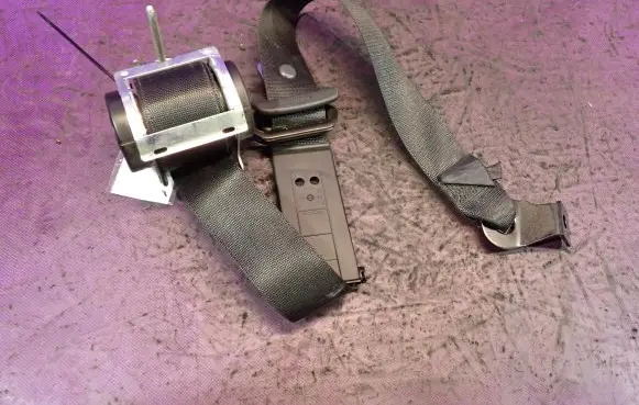 Opel Astra H Front seatbelt 13242314