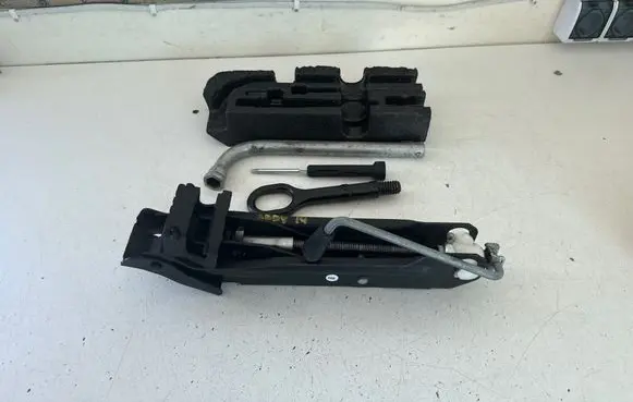Volkswagen Caddy Lift Jack 2K0011031B